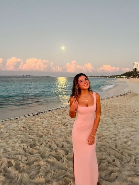 Summer Vacay Dresses, Easter Outfit Inspo Church, Greece Vacation Outfit, Sunset Poses, Spring Break Dress, Summer Picture Poses, Quince Dress, Beach Pictures Poses, Cute Summer Dresses