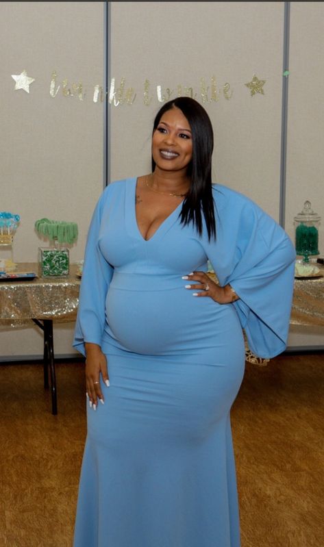 Maternity Outfits Plus Size, Blue Baby Shower Dress, Pregnant Celebrity, Pregnant Model, Maternity Photoshoot Outfits, Pretty Pregnant, Pregnant Celebrities, Cute Maternity Outfits, Stylish Maternity Outfits