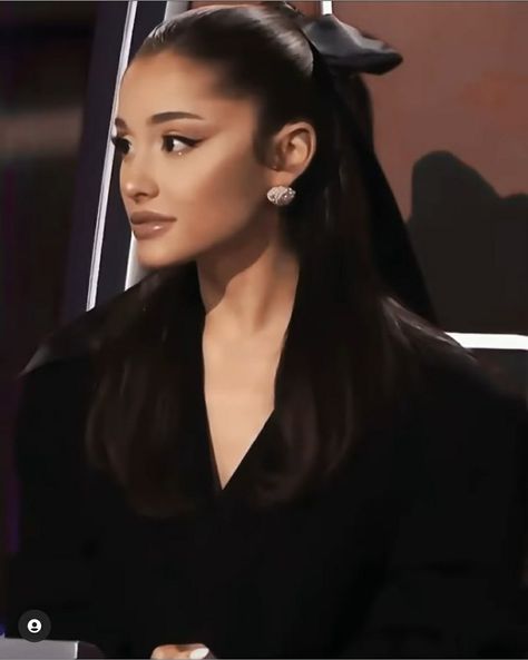 Ariana Grande The Voice, Ariana Grande Tumblr, Ariana Grande Hair, Bow Hairstyle, Ariana Grande Photos, Ribbon Hairstyle, Holiday Hairstyles, Hair Stylist Life, Ribbon Hair