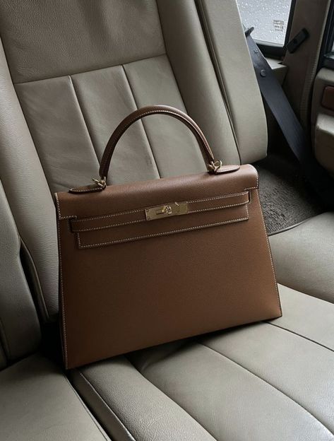 Hermes Kelly Bag Brown, Brown Hermes Kelly, Hermes Kelly Aesthetic, Brown Hermes Bag, Hermes Kelly Bag Outfit, Hermes Kelly Bag 25, Brown Handbag Outfit, Hermes Bags Kelly, Kelly Hermes Bag