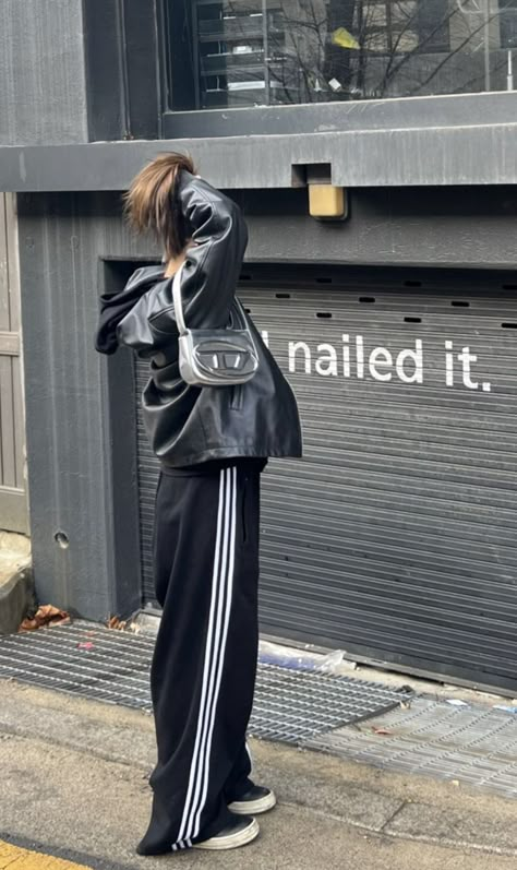 Adidas Black Track Pants Outfit, Black Adidas Joggers Outfit, Black Adidas Track Pants Outfit, Adidas Track Pants Outfit Aesthetic, Black Adidas Pants Outfits, Adidas Trousers Outfit, Black Track Pants Outfit, Adidas Joggers Outfit, Adidas Track Jacket Outfit