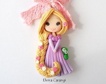 Disney Polymer Clay, Polymer Clay Princess, Disney Art Diy, Clay Disney, Disney Princess Necklace, Bolo Rapunzel, Polymer Clay Disney, Polymer Clay Kawaii, Necklace Polymer Clay