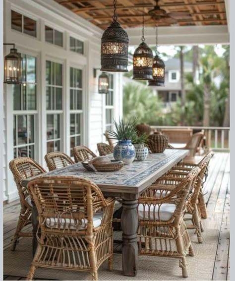 Farm Cottage Decor, Mountain Porch, Farmhouse Patio Ideas, Southern Bungalow, Patio Pergola Ideas, French Country Patio, Decoration Front Porch, Farm Porch, Country Patio