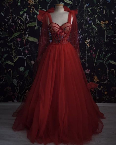 la femme dans l’art on Twitter: "red velvet cake dress by chotronette… " Musa Aesthetic, Chotronette Dresses, Red Velvet Prom Dress, Red Tulle Prom Dress, Gaun Abad Pertengahan, Velvet Prom Dress, Lace Evening Gowns, Long Evening Dress, Sweetheart Prom Dress