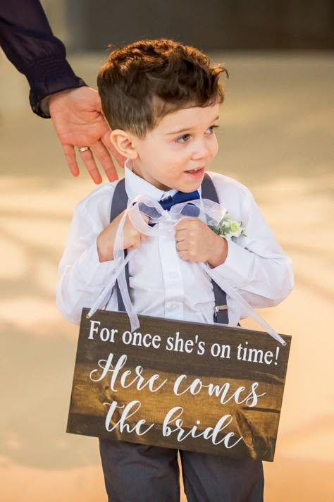 Funny Wedding Signs, Bride Sign, Future Wedding Plans, Cute Wedding Ideas, Wedding Goals, Wedding Wishes, Wedding Time, Wedding Humor, Here Comes The Bride