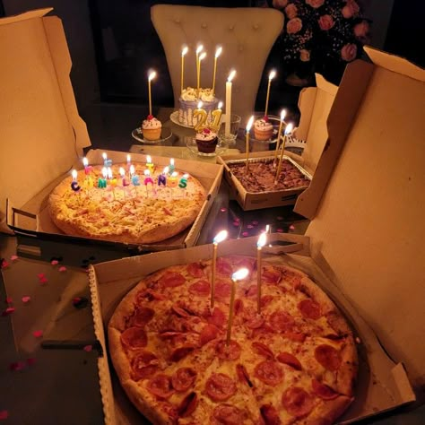 21st birthday party pizza candle aesthetic dim lit party birthday Aesthetic party ideas 18 birthday casual birthday party Aesthetic Bday Decorations, Birthday Pizza Ideas, Small Bday Ideas, Birthday Restaurant Ideas, Small Bday Party Ideas, Small Birthday Ideas, At Home Birthday Ideas, Teen Party Food, Birthday Pizza Party