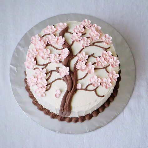 Cherry Blossom Cake, Japanese Cake, Cake Decorating Courses, Buttercream Decorating, Cake Piping, Cinderella Cake, Deco Champetre, Xmas Cake, Creative Cake Decorating