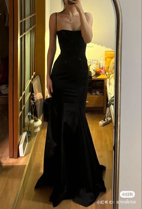 Black Formal Prom Dress, Oscar Party Outfit, Black Prom Dress Aesthetic, Satin Sleeves, Hot Prom Dress, Prom Dress Inspo, Long Slip Dress, Satin Noir, Long Slip