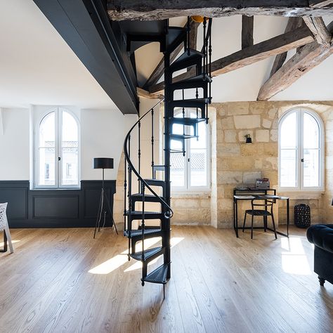 Cast iron spiral staircase Mirecourt - by Villa d'Or Wood Spiral Staircase, French Mansion, Industrial Era, Garage Exterior, Iron Staircase, Spiral Stairs, Spiral Staircase, The Eiffel Tower, Back To Life