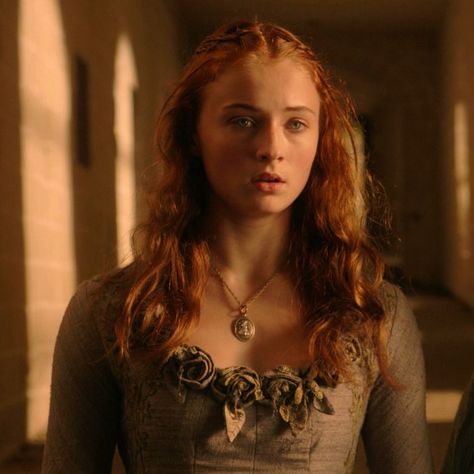 sansa stark screencap & pfp ; game of thrones - season 1, episode 8 'the pointy end' Sansa Stark, A Song Of Ice And Fire, Season 1, Game Of Thrones