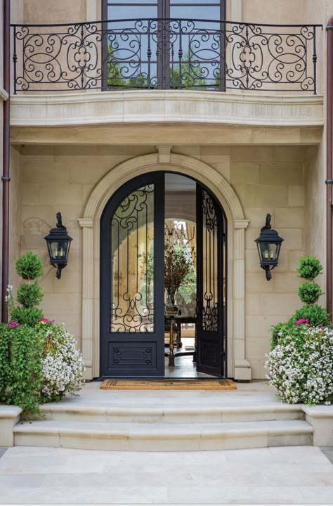 French Chateau Exterior, French Chateau Style Homes, Rich Vibes, Classic House Design, French Style Homes, Small Entryways, House Landscaping, House Front Door, Country Homes