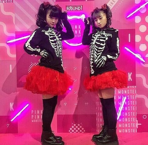 BLACK BABYMETAL cosplay Baby Metal Outfit, Babymetal Concert Outfit, Babymetal Concert, Babymetal Outfits, Black Babymetal, Female Artists Music, Metal Outfit, Oc Pokemon, Danganronpa Funny