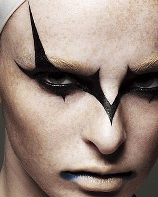 Futuristic Makeup Sci Fi, Futuristic Makeup, Funky Makeup, Drag Make-up, Punk Makeup, High Fashion Makeup, Face Art Makeup, Graphic Makeup, Male Makeup