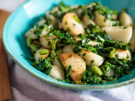 Sautéed Japanese Turnips With Turnip Greens Japanese Turnip Recipe, Farmers Market Meals, Gf Side Dishes, Salad Japanese, Turnip Recipes, Farm Recipes, Veggie Ideas, Csa Recipes, Eat Your Vegetables