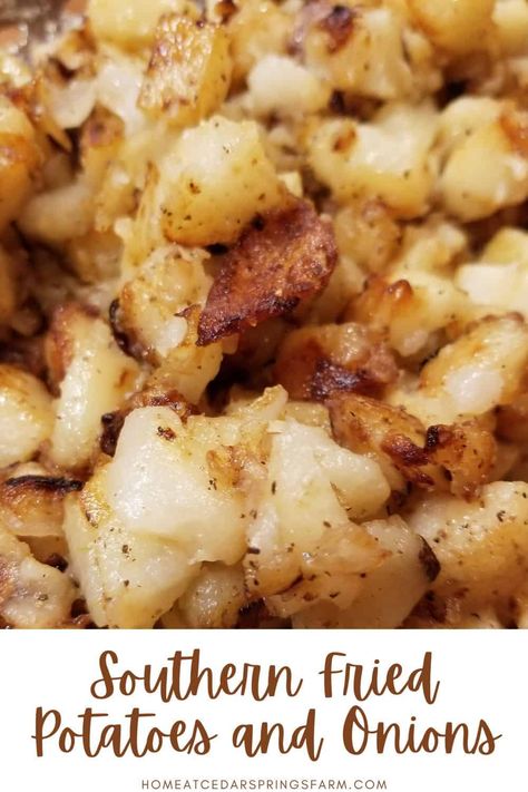 Southern Fried Potatoes and onions is a delicious side dish that goes with just about anything. Easy to make and only requires a few ingredients. Southern Potatoes, Stove Top Potatoes, Southern Fried Potatoes, Best Fried Potatoes, Fried Potatoes And Onions, Hashbrown Casserole Easy, Xmas Brunch, Cajun Potatoes, Potatoes And Onions