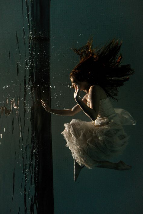 Underwater Photography Contest Entry by Josh Gingham | Stoppers. #photo #photofashion #photoediting #photoeditingtips #clippingpath Underwater Photography Pool, Underwater Photoshoot, Underwater Portrait, Teresa Palmer, Underwater Art, Photographie Portrait Inspiration, Photography Contest, Into The Water, Foto Tips