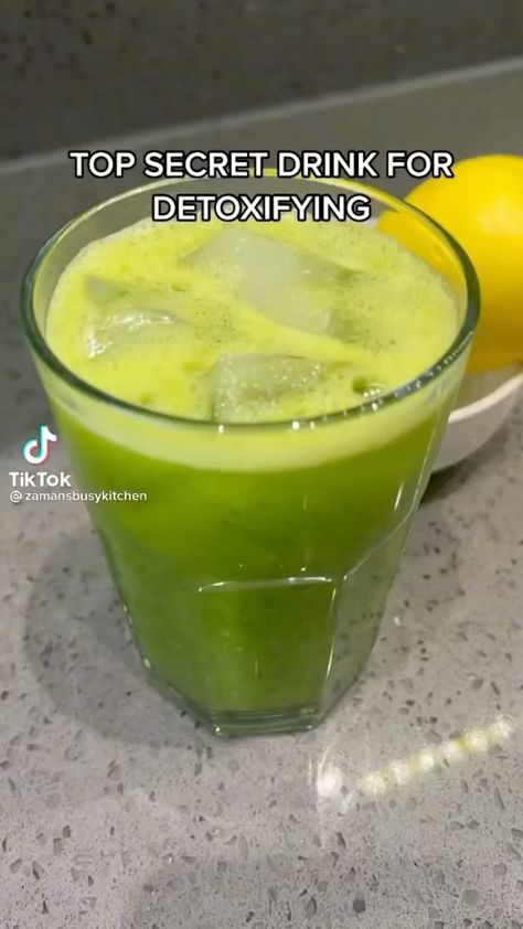 Smoothie For Energy, Smoothies Healthy Breakfast, Slim Your Waist, Healthy Diet Smoothies, Delicious Smoothie Recipes, Smoothies Healthy, Green Smoothie Challenge, Smoothie Challenge, Healthy Juice Recipes