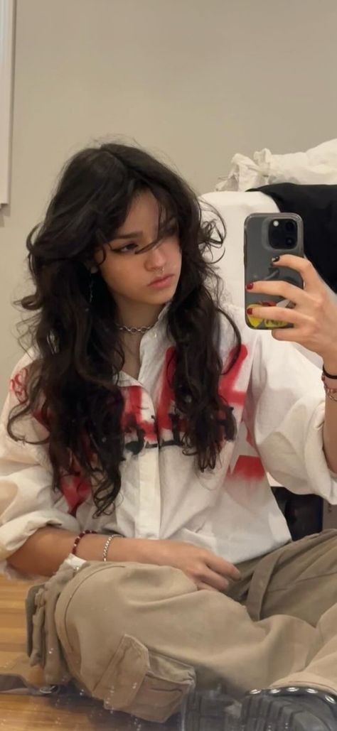 ari abdul wallpaper Cute Wavy Haircuts, Wolf Cut Long Wavy Hair Round Face, Wavy Haircuts Women, Long Wavy Haircuts With Bangs, Types Of Girls Aesthetic, Fluffy Hair Aesthetic, Layers For Wavy Hair, My Type Of Girl, Arianna Abdul