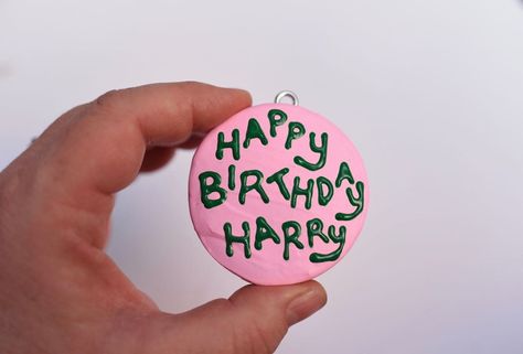 Diy Harry Potter Cake, Harry Potter Christmas Tree Diy, Harry Potter Theme Christmas, Diy Harry Potter Christmas Ornaments, Hagrid Cake, Harry Potter Party Favors, Harry Potter Diy Decorations, Diy Harry Potter Crafts, Harry Potter Gifts Diy