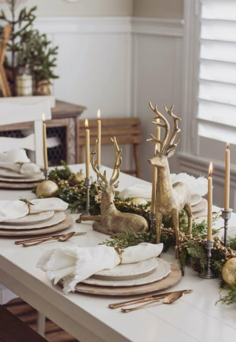 Christmas Table Sets, Wood And Gold Christmas Decor, White Fur Table Runner Christmas, Xmas Dinner Table Setting, Magical Table Setting, Christmas Table Setting Decorations, Christmas Table 2022, Boho Christmas Tablescape, Table Settings Christmas Elegant