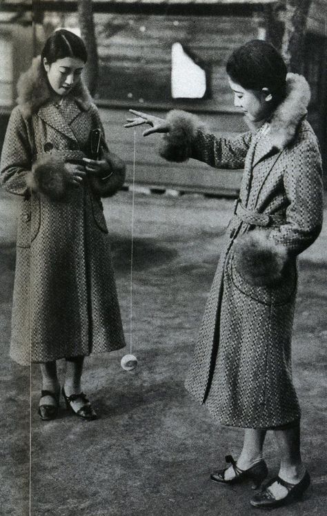 Japanese Photography, Old Photography, Va Va Voom, 1930s Fashion, Vintage Japan, Vintage Pictures, Vintage Photographs, Vintage Beauty, Japanese Culture