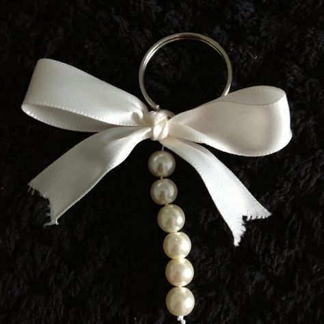 made this pearl and bow keychain Pearl Keychain Diy, Pearl Keychain, Bow Keychain, Small Bows, Diy Keychain, Pearl Earrings, Charms, Chain, Tattoos