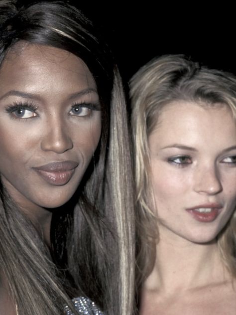 Rey Hairstyle, Kate Moss Makeup, Lindsay Lohan Paris Hilton, Moss Makeup, Navy Blue Girl, Kate Moss And Naomi, Naomi Campbell 90s, 90s Model Aesthetic, Roses Makeup