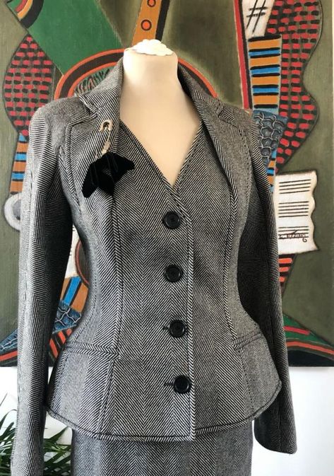 CHRISTIAN DIOR Bar Jacket Suit Herringbone Chevrons Single Breasted Vintage Dior Suit Women, Dior Inspiration, Dior Bar, Bar Jacket, Sunday Top, Dior Skirt, Dior Jacket, Sophisticated Lady, Black Velvet Bow