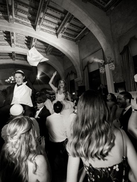 Jewish Wedding Chair Dance, Jewish Wedding Photography, Jewish Wedding Aesthetic, Modern Jewish Wedding, Jewish Wedding Dress, Jewish Wedding Ideas, Jewish Wedding Reception, Jewish Wedding Traditions, Swedish Wedding