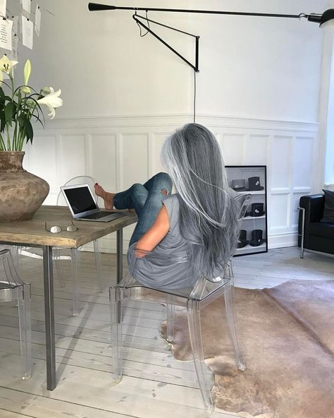 Annika Von Holdt, Grey Hair Model, Glam Apartment, Underlights Hair, Rustic Wooden Table, Monochromatic Palette, Natural Gray Hair, Colored Curly Hair, Long Gray Hair