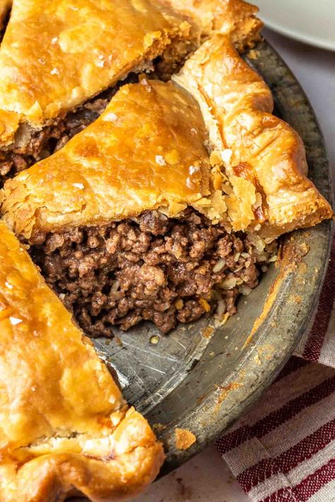 Tourtiere: Traditional Canadian Meat Pie - Simply Whisked Canadian Meat Pie Recipe, Canadian Meat Pie, French Meat Pie, French Meat, Canadian Christmas, Meat Pie Recipe, Homemade Pie Crust Recipe, Beef Pies, Shepherds Pie Recipe