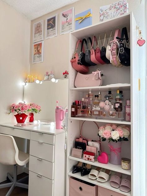 Content Corner Decor Ideas, Dresser Aesthetic, Room Organization Bedroom, Dream Apartment Decor, Room Redesign, Pinterest Room Decor, Girly Room, Redecorate Bedroom, Cozy Room Decor