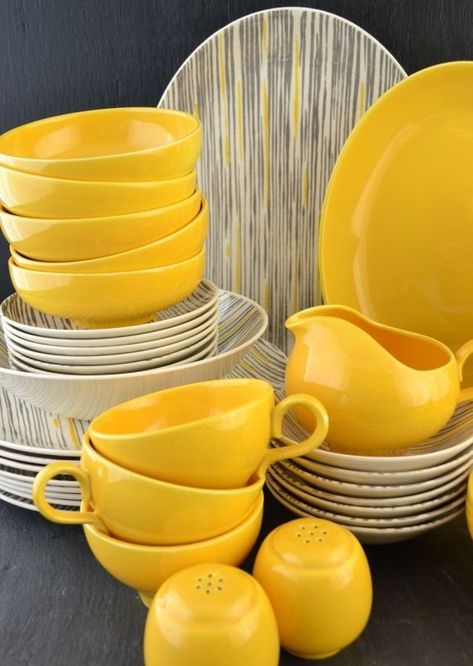 52 Vintage Dishes to Inspire Your Next Thrift Store Trip ... Homer Laughlin Dishes, Beautiful Crockery, Yellow Dishes, Cocina Shabby Chic, Fresh Home Decor, Crockery Design, Desain Pantry, Vintage Dinnerware, Yellow Kitchen