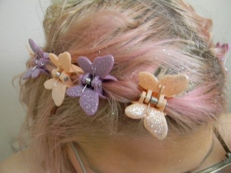 Fluffy Wig, Ombre Weave, Audrey Kitching, Hair Clips 90s, Flowers In Her Hair, Peinados Fáciles Para Cabello Corto, Brazilian Body Wave, Butterfly Clips, Brazilian Virgin Hair