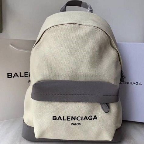 Mochila Chanel, Canvas Bag Design, Stylish School Bags, Luxury Backpack, Backpack For Teens, Stylish Backpacks, Luxury Purses, Fancy Bags, Balenciaga Bag