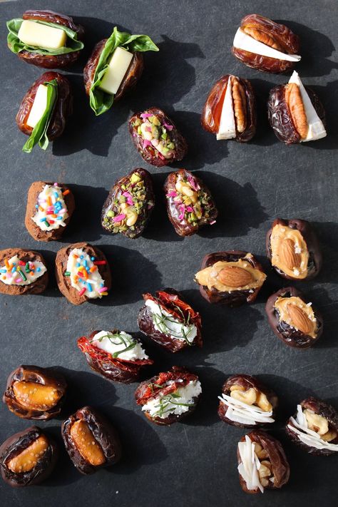 Filled Dates Recipes, Date Filling Recipe, Filled Dates, Stuffed Dates, Buffet Party, Almond Chocolate, Fingerfood Party, Dubai Business, Date Recipes