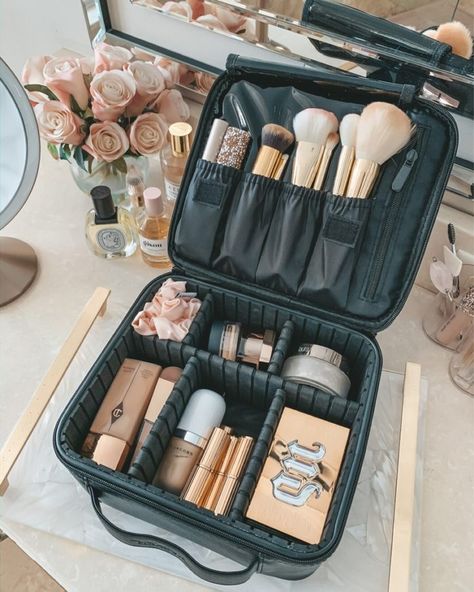 The $28 Make Up Bag You Need Now Powder Sunscreen, Cella Jane, Leather Cosmetic Bag, Makeup Train Case, Makeup Travel Case, Make Up Organiser, Beach Beauty, Perfect Makeup, Travel Makeup