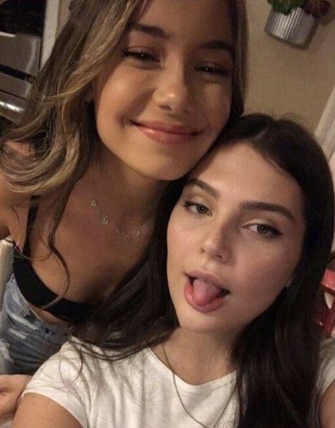 Sophie Birlem, Catfish Girl, Cute Crush Quotes, Sophia Birlem, Friend Vacation, Cute Brunette, Selfie Poses Instagram, Fake Pictures, Best Friend Goals