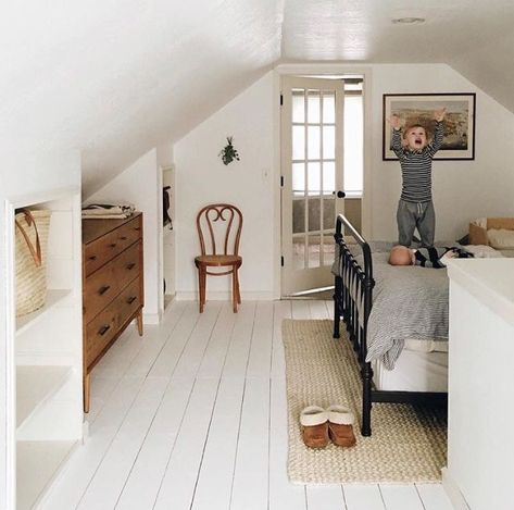 minimalist home Small Bedroom Pitched Ceiling, Farmhouse Slanted Ceiling Bedroom, Steep Slanted Ceiling Bedroom, Attic Bedroom Layout Sloped Ceiling, Attic With Chimney In The Middle, Simple Attic Bedroom Ideas, Attic Renovation Bedroom, Cottage Loft Bedroom, Attic Guest Room Sloped Ceiling