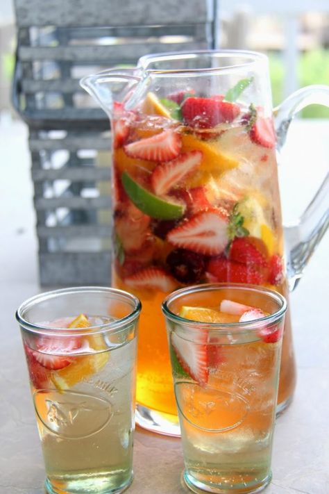 Virgin Sangria, Fruit Drinks Recipes, A Bountiful Kitchen, Bountiful Kitchen, Canned Juice, Drink Recipes Nonalcoholic, Sangria Recipes, Punch Recipes, Fruit Drinks