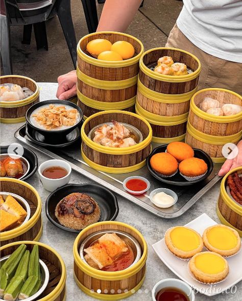 Dim Sum Photography, Dimsum Restaurant, Restaurant Moodboard, Dim Sum Restaurant, Soup Dumplings, Chinese Foods, Dim Sum, Chinese Food, Favorite Food