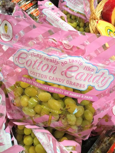 Yes these grapes really taste like Cotton Candy. Cotton Candy grapes from Mexico are available from May to June  #cottoncandygrapes #grapes #fruit #seasonal #eatlikenooneelse | eatlikenoone.com Cotton Candy Grapes, Growing Cotton, Candy Grapes, Cotton Candy Party, Yummy Fruit, Cotton Candy Flavoring, Salad With Chicken, Sprouts Farmers Market, Junk Food Snacks