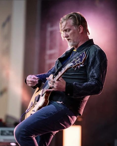 Rock Musician Aesthetic, Joshua Homme, Josh Homme Style, Josh Homme 2023, Rockstar Style Men, Metal Guitarist Aesthetic, Rockstar Aesthetic Men Guitar, Rockstar Playing Guitar, Rock Style Men