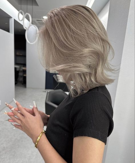 Greyish Blonde Hair, Purple Blonde Hair, Ashy Blonde Hair, Best Haircuts For Women, Ashy Hair, Grey Blonde Hair, Ash Blonde Hair Colour, Grey Hair Transformation, Hair Color Underneath