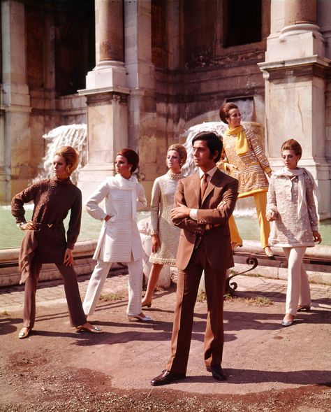 Valentino posing with models nearby Trevi Fountain, 1967 - The Cut Vintage Valentino, Valentino Couture, Fashion 1950s, Trevi Fountain, Victoria And Albert, Italian Fashion Designers, Victoria And Albert Museum, New Shows, Vintage Italian