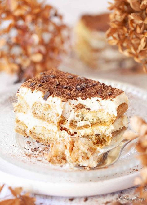 This Amaretto tiramisu is a quick and easy no-bake dessert to make. Leave out the alcohol and orange to turn it into classic Italian tiramisu. Recipe via LittleSugarSnaps Amaretto Food Recipes, Amaretto Tiramisu Recipe, Desserts With Amaretto, Caramel Tiramisu Recipe, Almond Tiramisu Recipe, Almond Tiramisu, Amaretto Recipes, Amaretto Tiramisu, Tiramisu Recipe Without Eggs