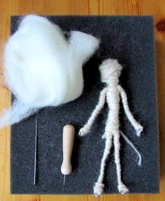 Felt Doll Tutorial, Happy Family Art, Felt Crafts Dolls, Needle Felting Tutorial, Needle Felting Diy, Wool Dolls, Felted Wool Crafts, Needle Felting Tutorials, Felt Fairy