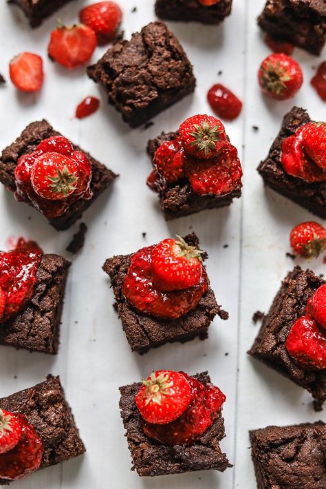 TWO SPOONS | Chocolate Fudge Brownies with Homemade Strawberry Jam Flourless Chocolate Chip Cookies, Brownies Gluten Free, Leftover Strawberries, Vegan Tarts, Paleo Chocolate Chip Cookies, Strawberry Brownies, Healthier Treats, Homemade Strawberry Jam, Chocolate Fudge Brownies