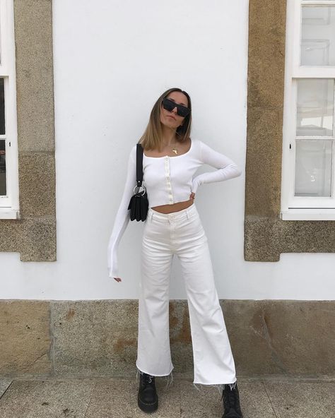 SOFIA COELHO (@sofiamcoelho) • Instagram photos and videos Quoi Porter, Cropped Sweatshirt, Mode Inspo, 가을 패션, Looks Style, Mode Inspiration, White Pants, Looks Vintage, Fashion Killa