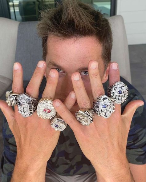 Tom Brady Rings, Super Bowl Rings, Championship Rings, Gisele Bündchen, Gisele Bundchen, Tom Brady, Tampa Bay Buccaneers, Aesthetic Design, Ring Collections